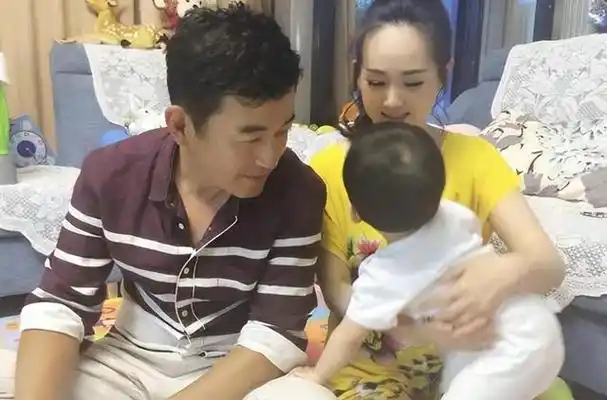 回顾王志飞怒骂前妻儿子没出息年过半百成女儿奴人生圆满