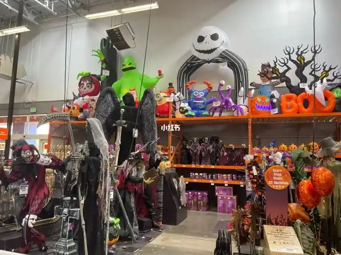 大的是沃尔玛超市买的,小的一堆是我自己种的.#美国  #万圣节