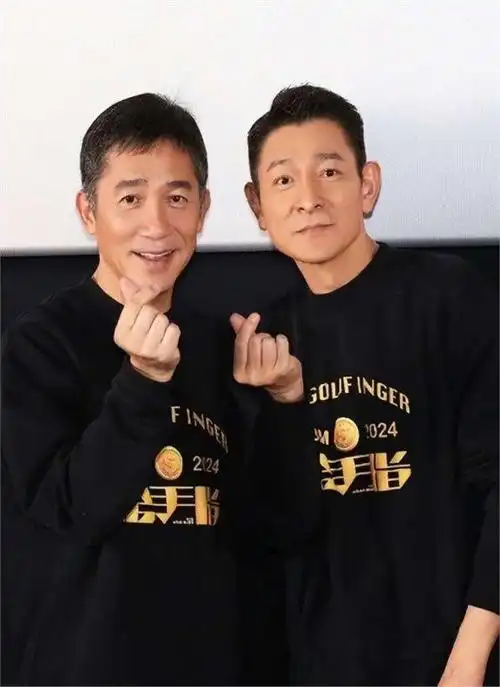 梁朝伟老师一直以帅气独特的风格示人,带着一丝痞坏气质,让众多女粉丝