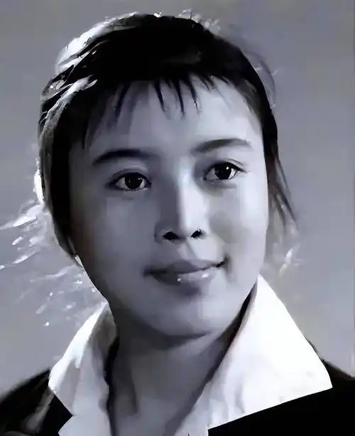 丁嘉丽年轻的时候我没管好下半身后半生我都在为此感到忏悔