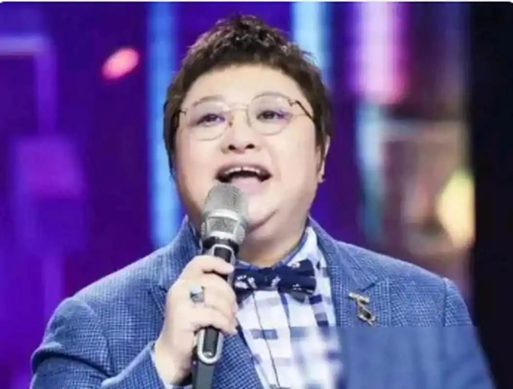 韩红的"简历"风波:歌王也要求职?