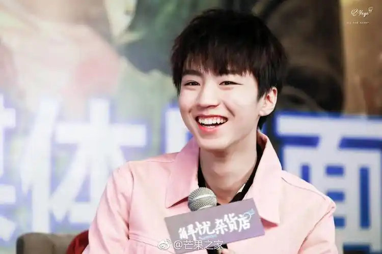 [tfboys][新闻]190319 虎牙少年王俊凯微笑合集,送来春日里的一屡柔风