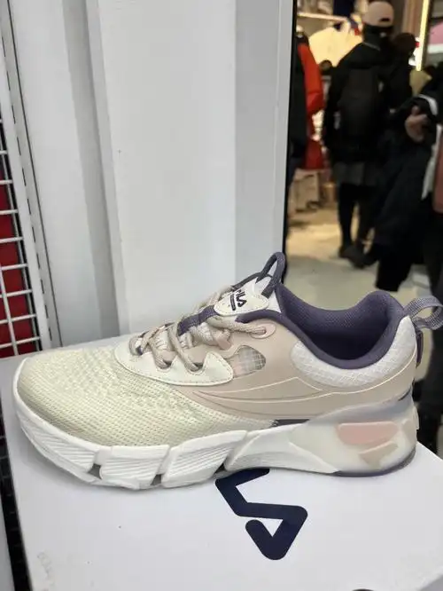 斐乐女子春秋轻便跑步鞋