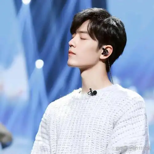 肖战侧脸杀冷酷而性感