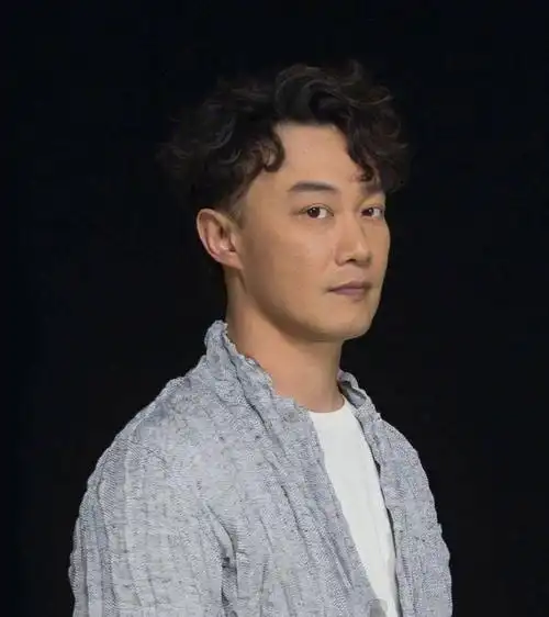 陈奕迅,爱唱歌爱搞怪