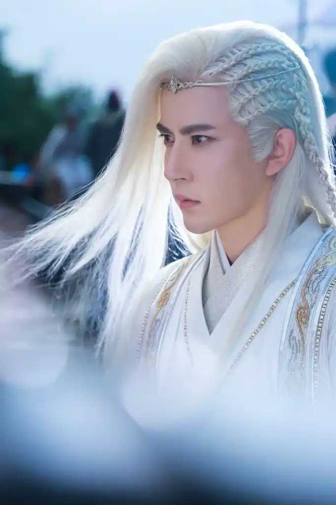 看到于朦胧的古装扮相,完全就是古风美少年的视感.