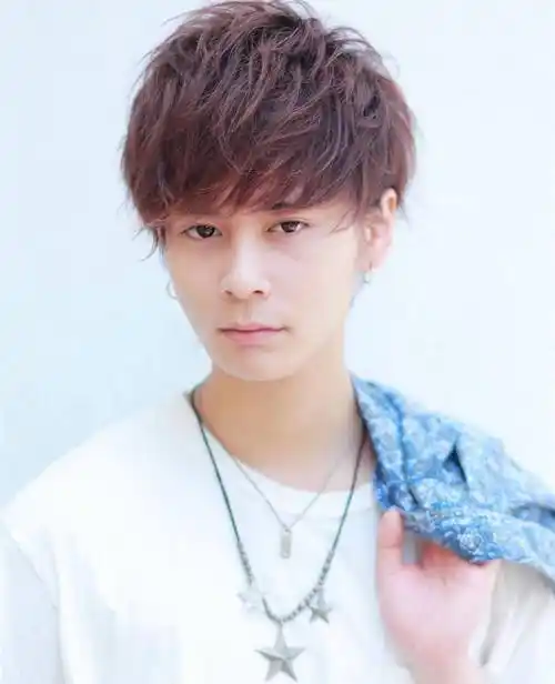 发型欣赏——2020时尚男士烫发