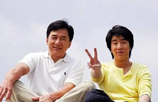 [茶娱]成龙疑为房祖名相亲见多女_手机新浪网