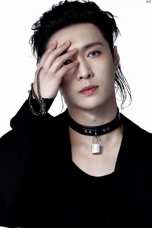 一,蓄势待发,张艺兴新歌造型公开,全新形象引领潮流