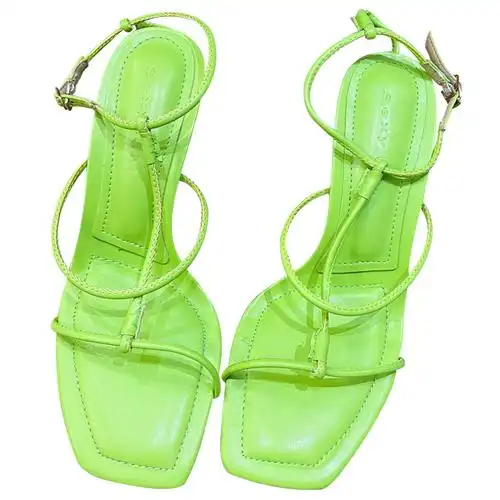 草绿色凉鞋高级小众2021年新款高跟鞋夏季一字细带时装凉鞋