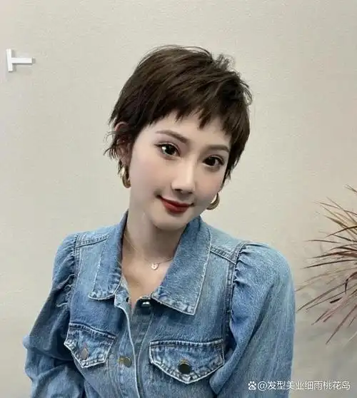 其实锯齿头是一款可以变得很时尚的发型,适合小鹅蛋脸小圆脸的女生