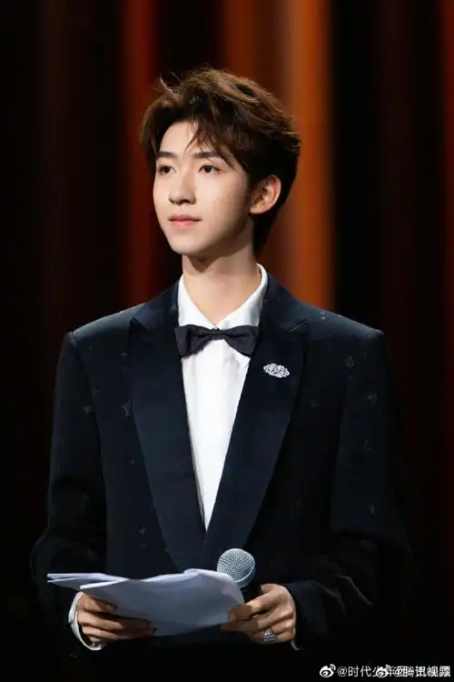 贺峻霖被实习生简历吓到##令人心动的offer