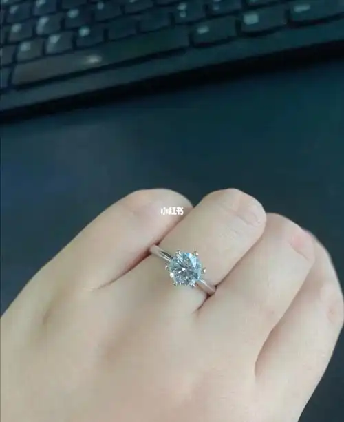 加分享一克拉钻戒