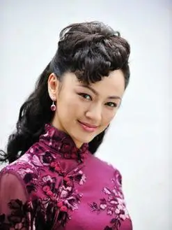 裴艳玲(罗海琼饰演)