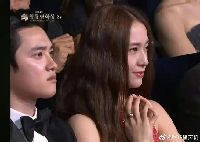 青龙电影节#看到朴振英舞台时,台下众人反应#理解王嘉尔 成为王嘉尔