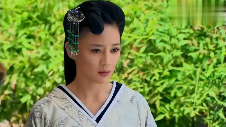 王的女人:妙戈嫉妒乐儿,故意向云狂诉说可怜身世,想博取同情