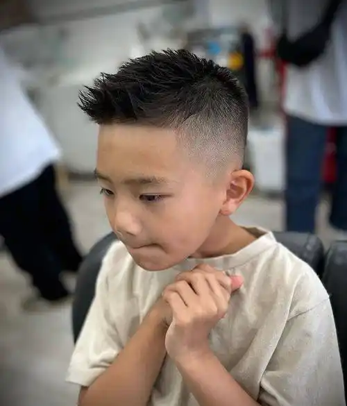 最帅小男孩发型来了,剪完很有型,赶快收藏吧_头发_个性_时尚