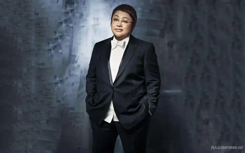 韩红50岁至今未婚,与养子有很大关系?其感情史也是为之坎坷
