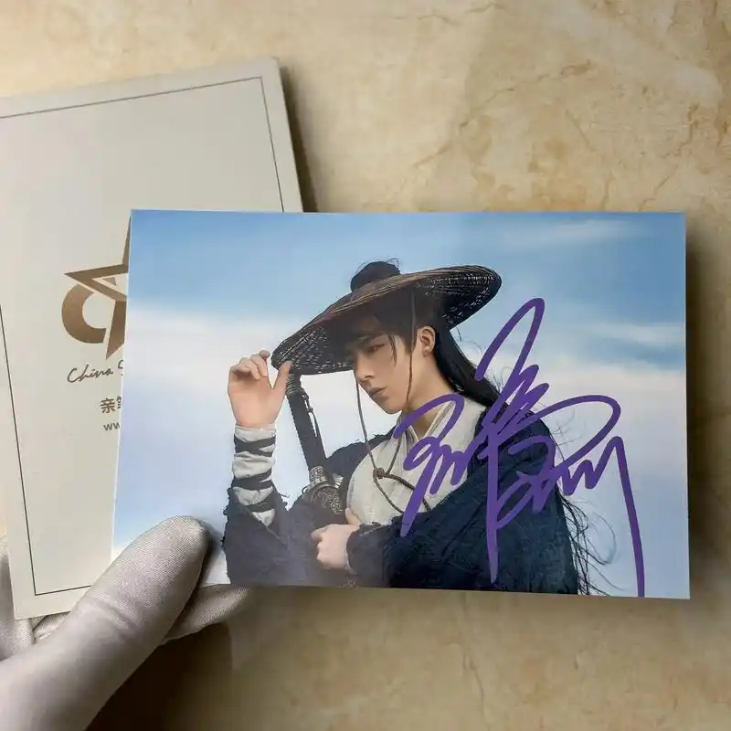 刘宇宁亲笔签名照.谁要?送送送 本人在娱乐媒体公司工作,积攒 - 抖音