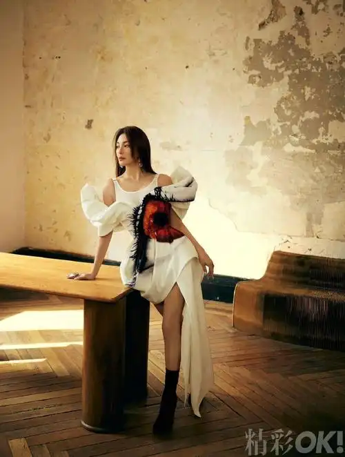 张雨绮冷艳御姐封面大片##张雨绮锁骨