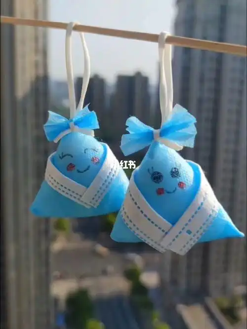 敲可爱的#口罩手工作品  #捏捏乐  #挂饰  #亲子手工  #废物利用