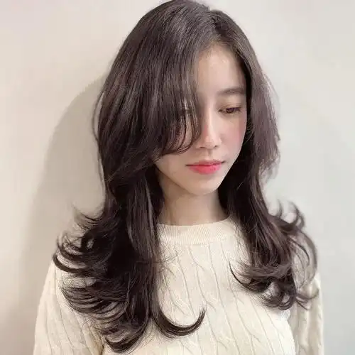 适合夏天的中长发发型好看修颜显气质