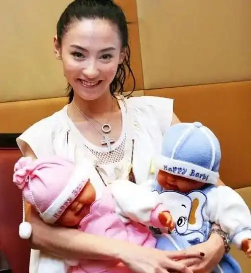 恭喜儿女双全!张柏芝四胎月子餐照片曝光,谢霆锋带走儿子引关注