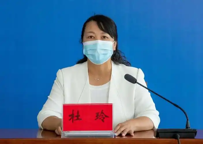 办公室主任杜玲女士,通报临洮县新冠肺炎疫情防控工作有关情况