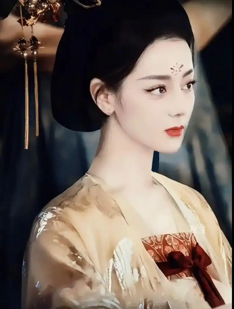 迪丽热巴 #古风 #古装 希望下次老婆的古装造型会越来越好 - 抖音