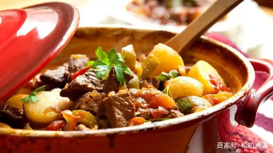 黑暗的白天和寒冷的夜晚祈求丰盛的砂锅和炖菜,给你带来营养和舒适.