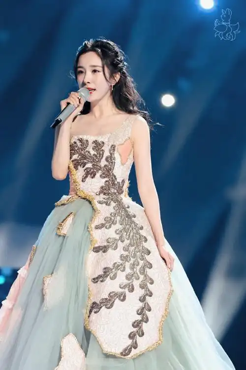 杨幂超话ym#杨幂祝每个人都找到属于自己的小幸运#2021.12.