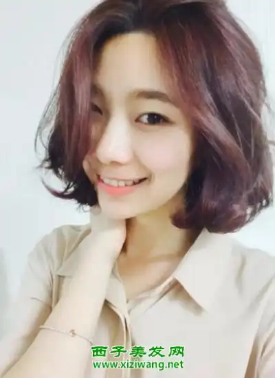 最流行的短发烫发美女都喜欢的洋气发型