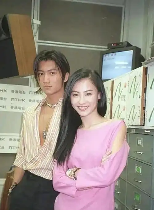 张柏芝突然官宣改名,王菲上海顺利生下女儿,谢霆锋紧急改遗嘱?