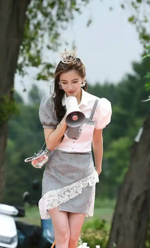 杨颖《奔跑吧》造型大盘点,每个都出奇的美,最喜欢马术少女!