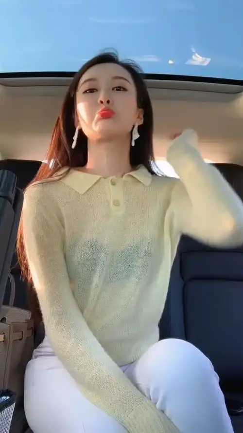 听说当女生嘟嘴卖萌的时候,是她最可爱的时候