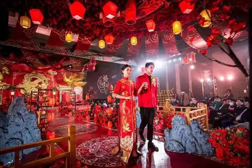 弘扬中华文化 鳯栖梧中式婚礼秀平度倾情盛现__凤凰网