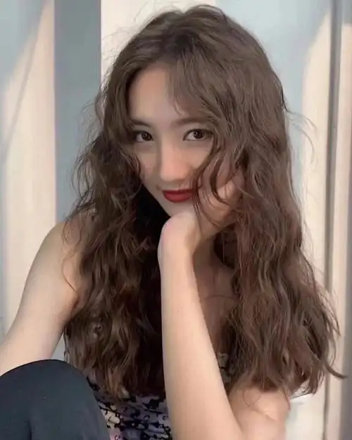 秋冬发型推荐超级蓬松的慵懒风烫发