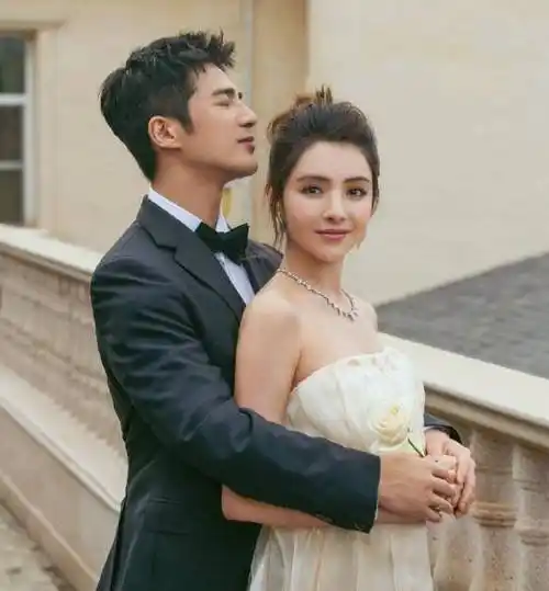 继赵丽颖直接公布结婚怀孕的消息后,麦迪娜和姜潮也是传出结婚的消息