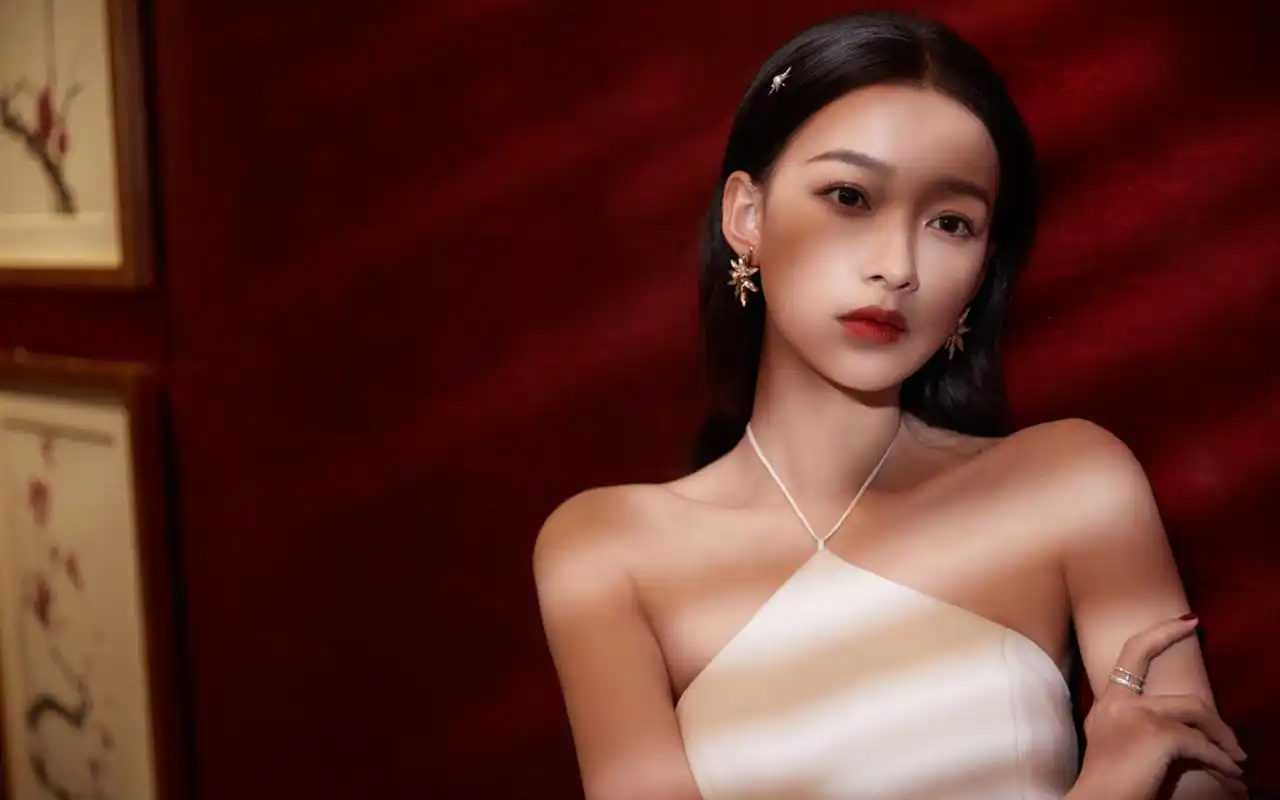 孙怡性感迷人写真桌面壁纸