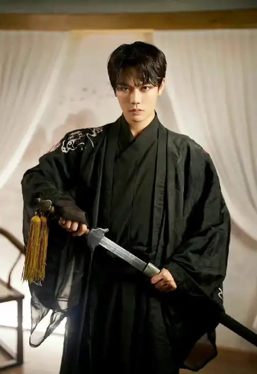林彦俊黑色古装造型图
