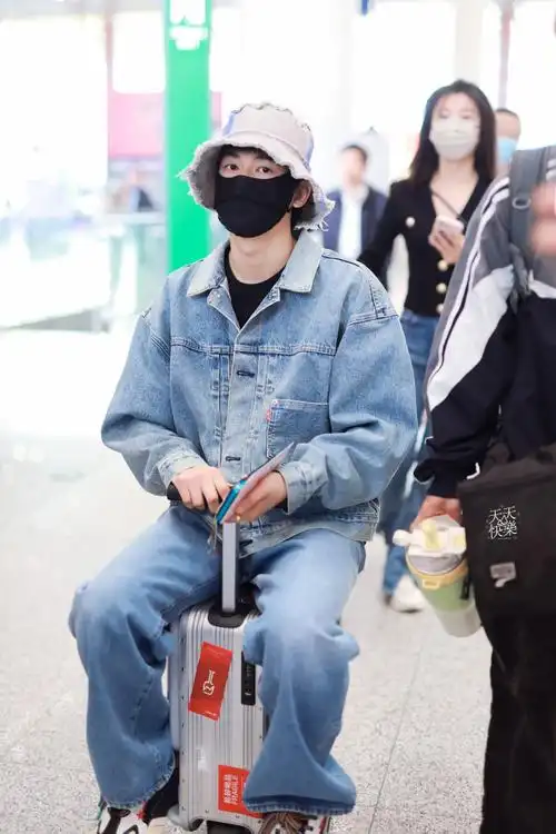 胡先煦穿过月亮的旅行