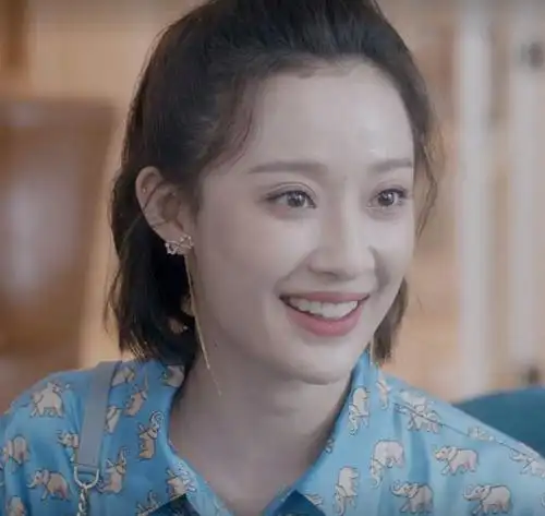 每位艺人稍微有点走红的苗头,网友就会开始扒他过往的历史,孙佳雨也不