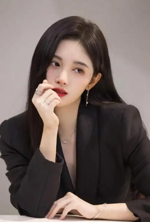 女明星西装造型鞠婧祎精致杨幂女强人迪丽热巴有点妩媚