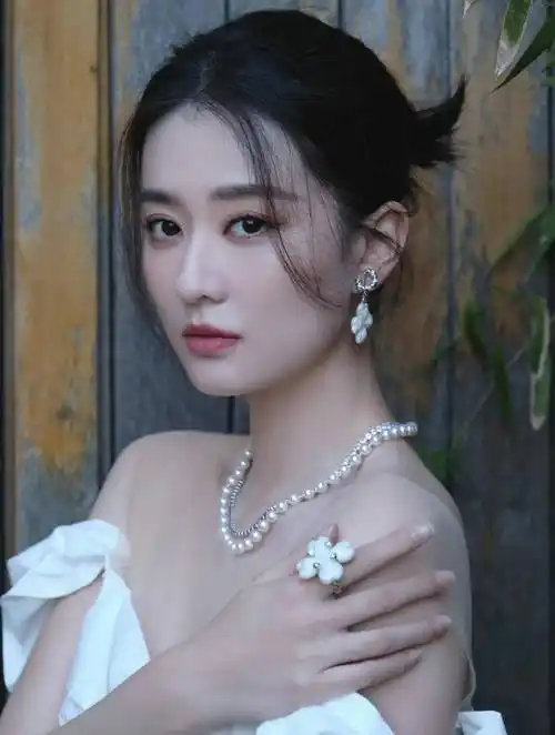 乔欣纯白纸巾婚纱写真 优雅高贵 风情妩媚_唯美_明星_身材