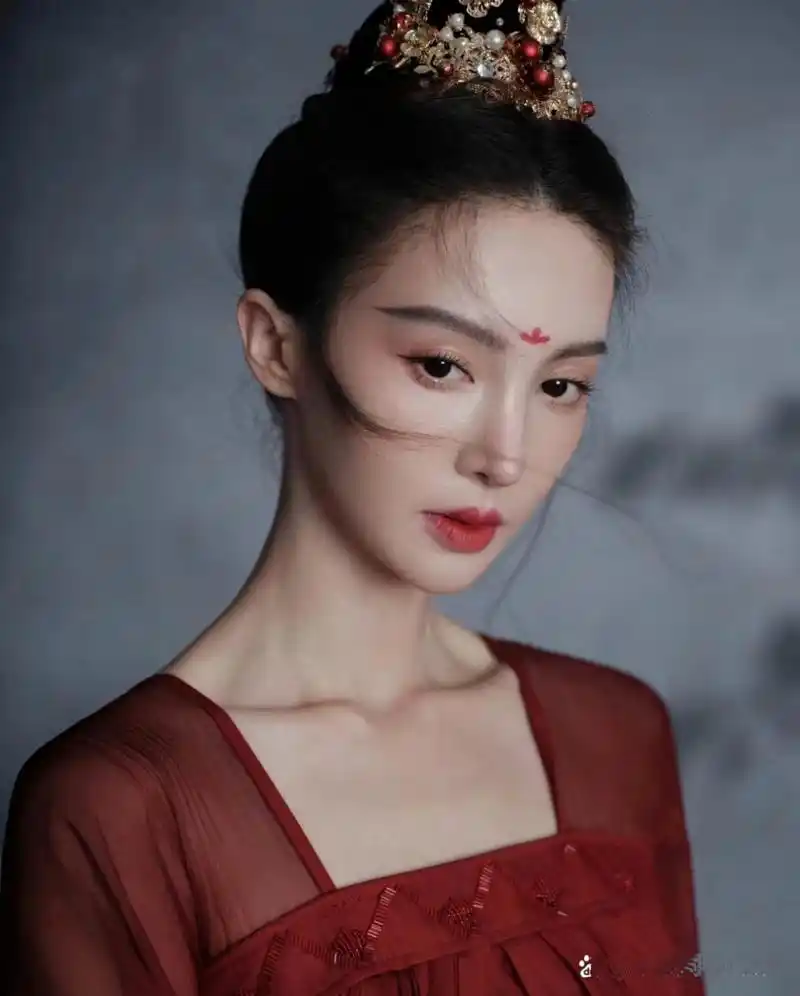 好有韵味的金晨,古装造型的她简直不要太美了.