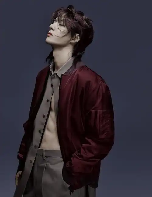 王一博74时尚杂志全套图