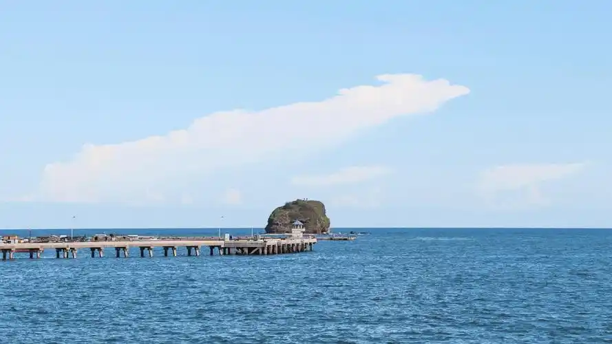 蔚蓝大海清爽迷人风景
