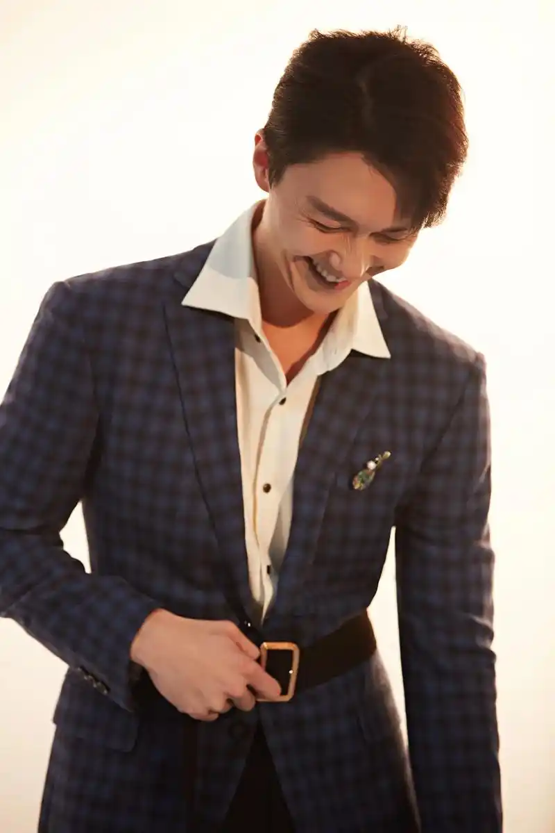 王浩信.#西装杀 #雅痞 #男生写真 #高级感 #禁欲系 - 抖音