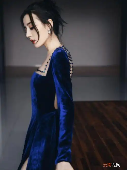 迪丽热巴穿白色镂空裙秀曼妙身姿 迪丽热巴的图片