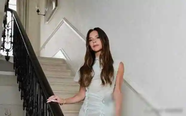 贝嫂庆生,子颜值不及贝克汉姆,小七长裙造型惊艳